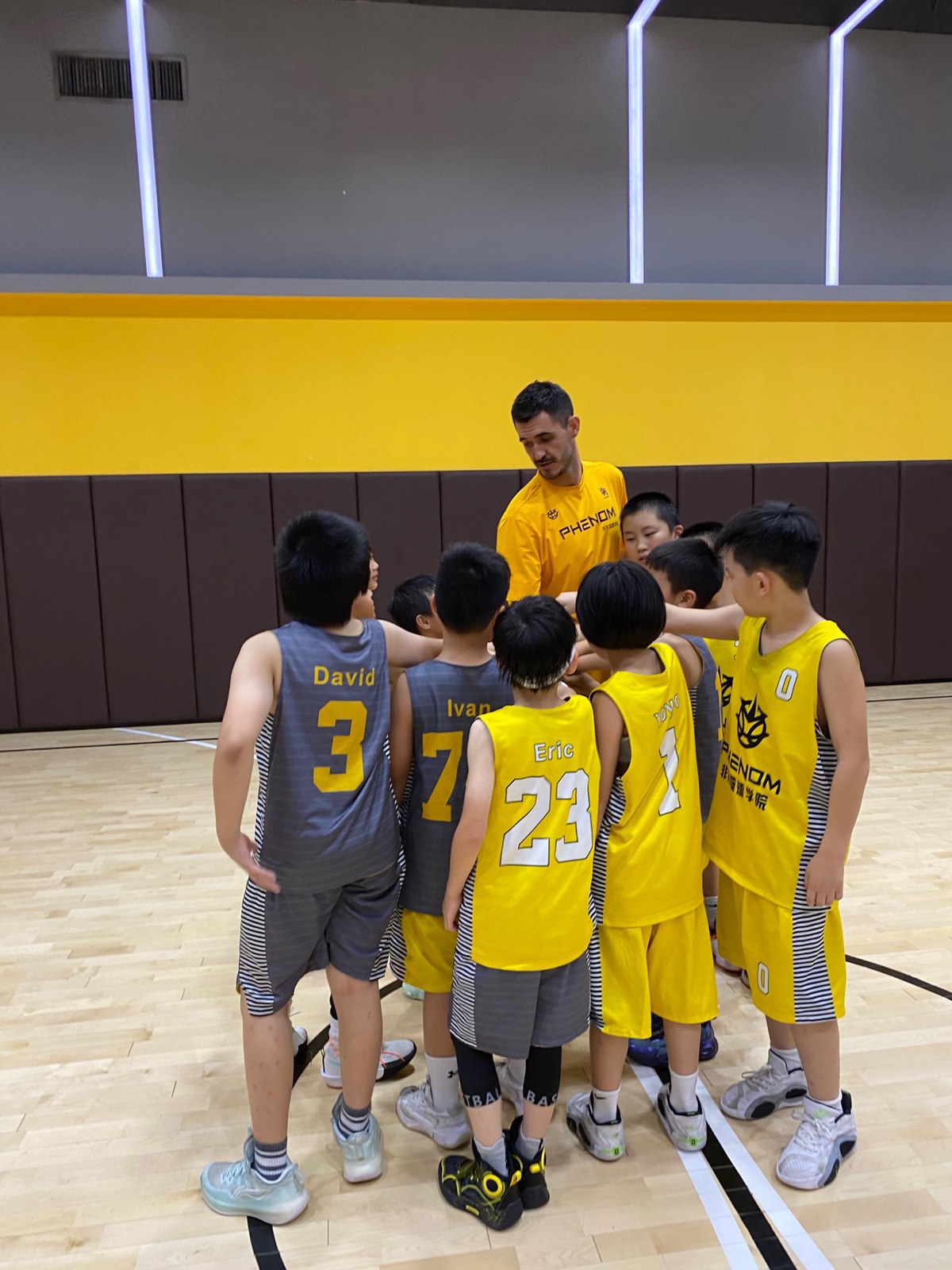 篮球训练师是干什么的
